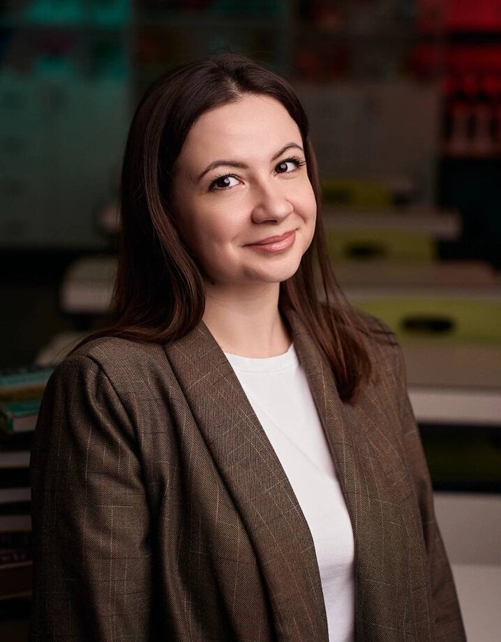 Алина, отвечает за структуру, дизайн и организацию проекта
